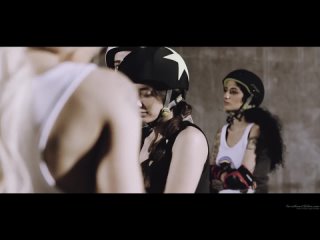 video жаркое порево в раздевалке с тремя девушками лесбиянками sex