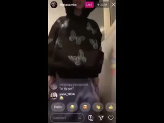 video инстасамка показывает попку и киску в эфире в инсте sex