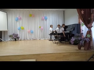 video анастасия сало маленькие лесные вариации пасмурный день воробьи в луже купаются медведь по лесу идет sex
