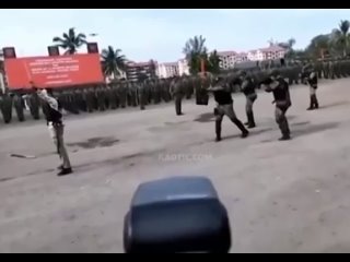 video военные учения в малайзии закончилось смертью одного из солдат всë дело в том что его гениальный сослуживец забыл sex
