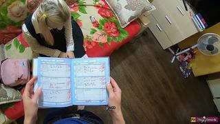 video наказал сестру за плохие оценки отшлёпав и заставив её сосать sex