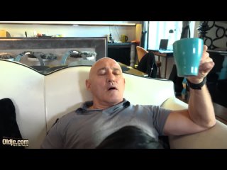 video отец занимается сексом с дочкой не желающей готовить завтрак порно секс инцест минет анал sex
