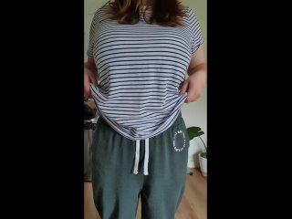 video она показала свои большие сиськи демонстрирует свою грудь порно big boobs публикация обнаженных изображений на sex