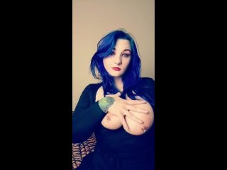 video она показала свои большие сиськи демонстрирует свою грудь порно big boobs просто немного повеселиться sex