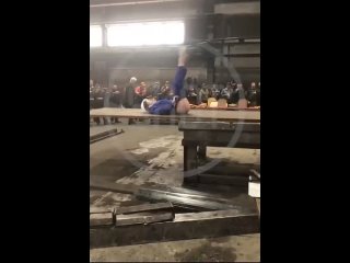 video в красноярске рабочим местного завода на день рождения компании подарили стриптизершу sex