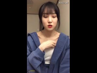 video 옷 계속 올리는 여자친구 유주 gfriend yuju create discover and share awesome gifs on gfycat sex