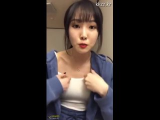 video 옷 계속 올리는 여자친구 유주 gfriend yuju create discover and share awesome gifs on gfycat 3 sex