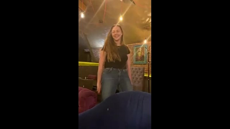 video зрелые девушки веселятся на трансе и показывают огромные сиськи sex