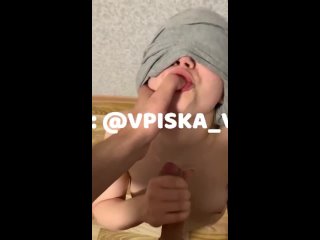 video отсосала хуй с завязанными глазами заставил глотать сперму на камеру секретарша глотает сперму sex