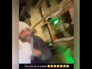 video во франции долбоёбы устроили себе стрёмное развлечение мрази хватают стариков за руку и угарая заставляют бежать sex