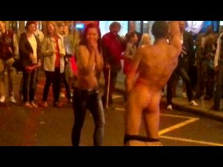 video сняла трусы с парня на улице прилюдно sex