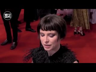 video джесси рассказывает о своей дружбе с оливией колман и актерским составом незнакомой дочери sex