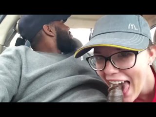 video официантка макдака отсосала черному парню в машине bbc cuckold amateur interracial public sex