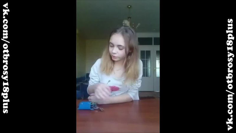 video молодая студентка откровенно показывает грудь в перископе periscope засветы sex
