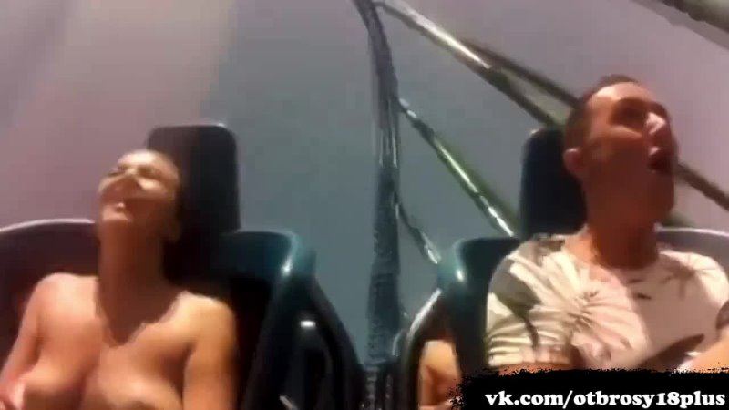 video сиськи вывалились на американских горках спалила грудь засвет сисек sex