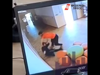 video в красноярске учитель физкультуры избил и несколько раз швырнул на пол школьника из за замечания уборщицы sex