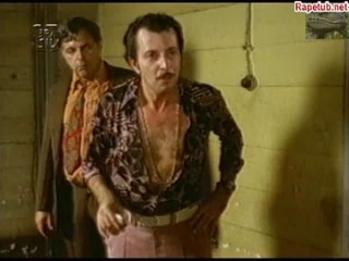 video заставляет раздеться раздвинуть ноги подносит сигару sex