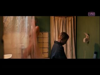 video голая девушка в душе не стесняется своего младшего брата sex