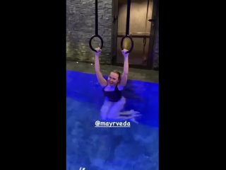 video влажная пелагея скачет в бассейне показывая тело в купальнике звездный разврат sex