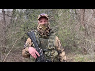 video военнослужащий с позывным рысь передаёт привет своим родным и близким которые наверняка узнают его по голосу sex