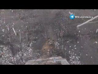 video раненый российский боец пинком отразил удар вражеской бомбы sex