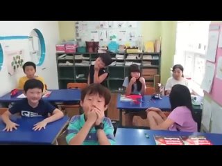 video корейские школьники впервые пробуют суперкислые конфеты sex