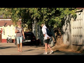 video девушка пердит с подливой пранк реакция людей на пердёж sex
