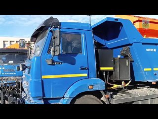 video два школьных автобуса и две единицы отличной техники в арсенале города побратимы держат слово sex