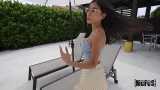 video сбылась маленькая мечта очкарички sona bella прокатиться на члене jmac sex