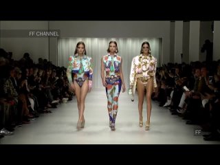 video тейлор хилл taylor hill daily показ versace коллекции весна лето на неделе моды в милане 22 сентября 2017 sex