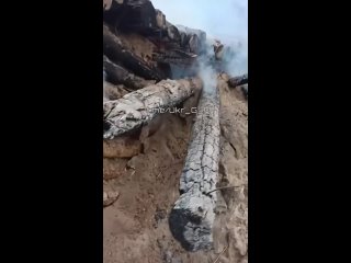 video красиво горит укрытие всушников догорает после прямого попадания снаряда российской артиллерии u g m sex