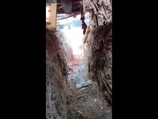 video красиво горит укрытие всушников догорает после прямого попадания снаряда российской артиллерии u g m sex