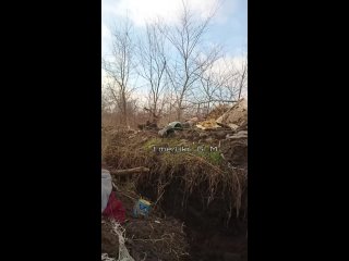 video российская артиллерия и авиация регулярно атывает в землю всушников вместе с укрытиями некогда укрепленная позиция sex