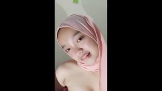 video raphael neng izza jilbab pink pose yoga ngangkang bugil bokepdo neng izza jilbab mp4 sex