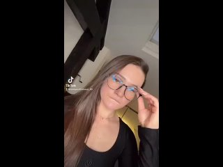 video разморенная солнышком блондинка согласилась подставить незнакомцу обе свои дырочки полное видео можно найти в sex