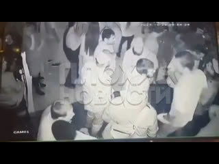 video в сургутском ночном клубе русский парень вырубил мужчину на глазах у его друзей за домогательства к девушке sex