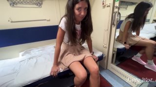 video подцепил красотку на вокзале и выебал ее в поезде порно трах ебля секс porn milf home шлюха домашнее sex минет sex