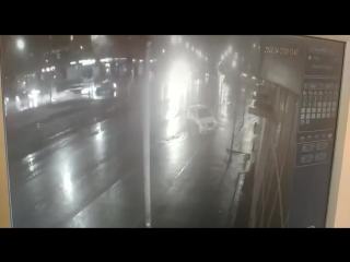 video в казани лихач уходя от погони протаранил патрульный автомобиль один полицей sex