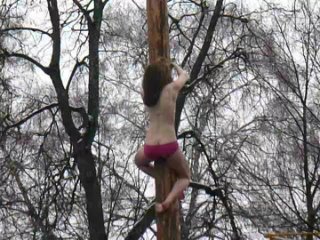 video девушка лезет на столб 26 февраля 2012 года масленица в sex