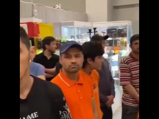 video полиция молодые мигранта на глазах матери sex