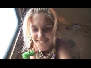 video шаловливая блондинка сосёт и трахается в купе поезда sex