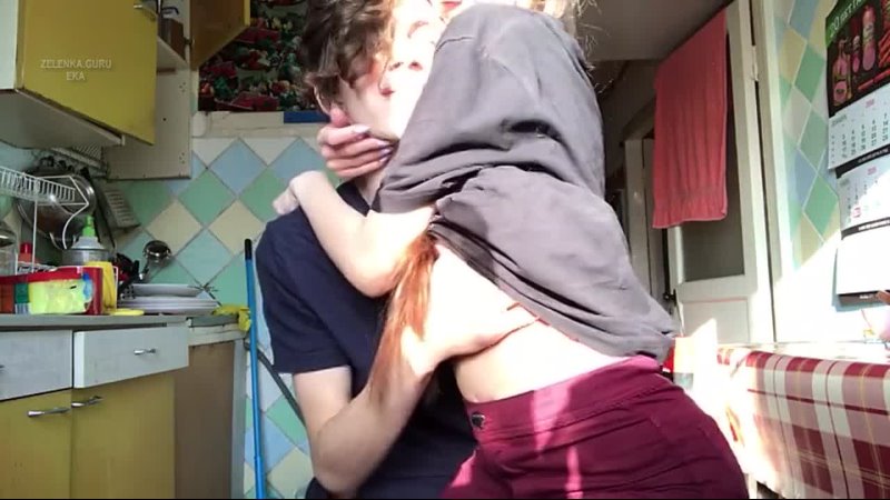 video прелюдия перед сексом на кухне молодой пары sex