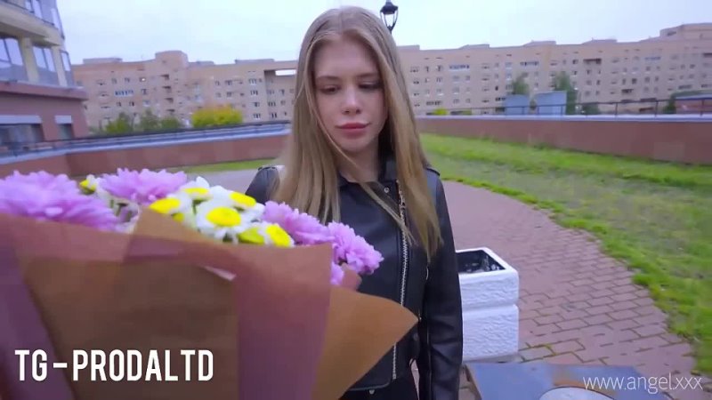 video подарил цветы шкуре и та дала себя отыметь в рот и киску оказалось у нее очень сладкое тело парень лишился sex