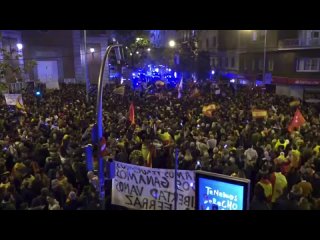 video unas 4 000 personas se manifestaron este jueves 16 de noviembre frente a la sede del partido socialista obrero sex