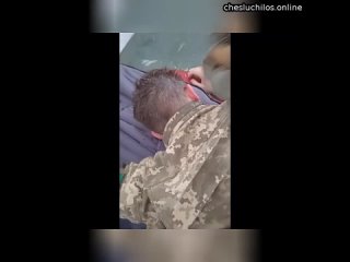 video американский и шведский наёмник пытаются разбудить не то обдолбанного не то пьяного всушника sex