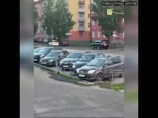 video на кузбассе женщина сломала пополам выбесившего её супруга он вцепился в капот а она на скорости в sex