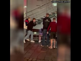 video в таллине молодые отморозки накинулись на пожилую русскоязычную женщину выкрикивая оскорбления и кр sex