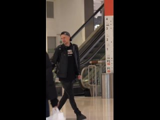 video когда она оказалась с парнем по началу подходить знакомится к девушкам которые с парнями кажется чем то sex