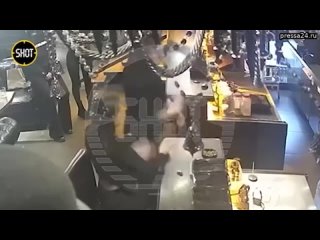 video любвеобильного никиту кологривого который укусил девушку хостес за бедро в кальянной привезли в су sex