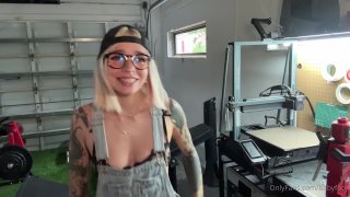 video babyfooji peachtot tomboy gf shows you her garage and ends up having a twitchy sex